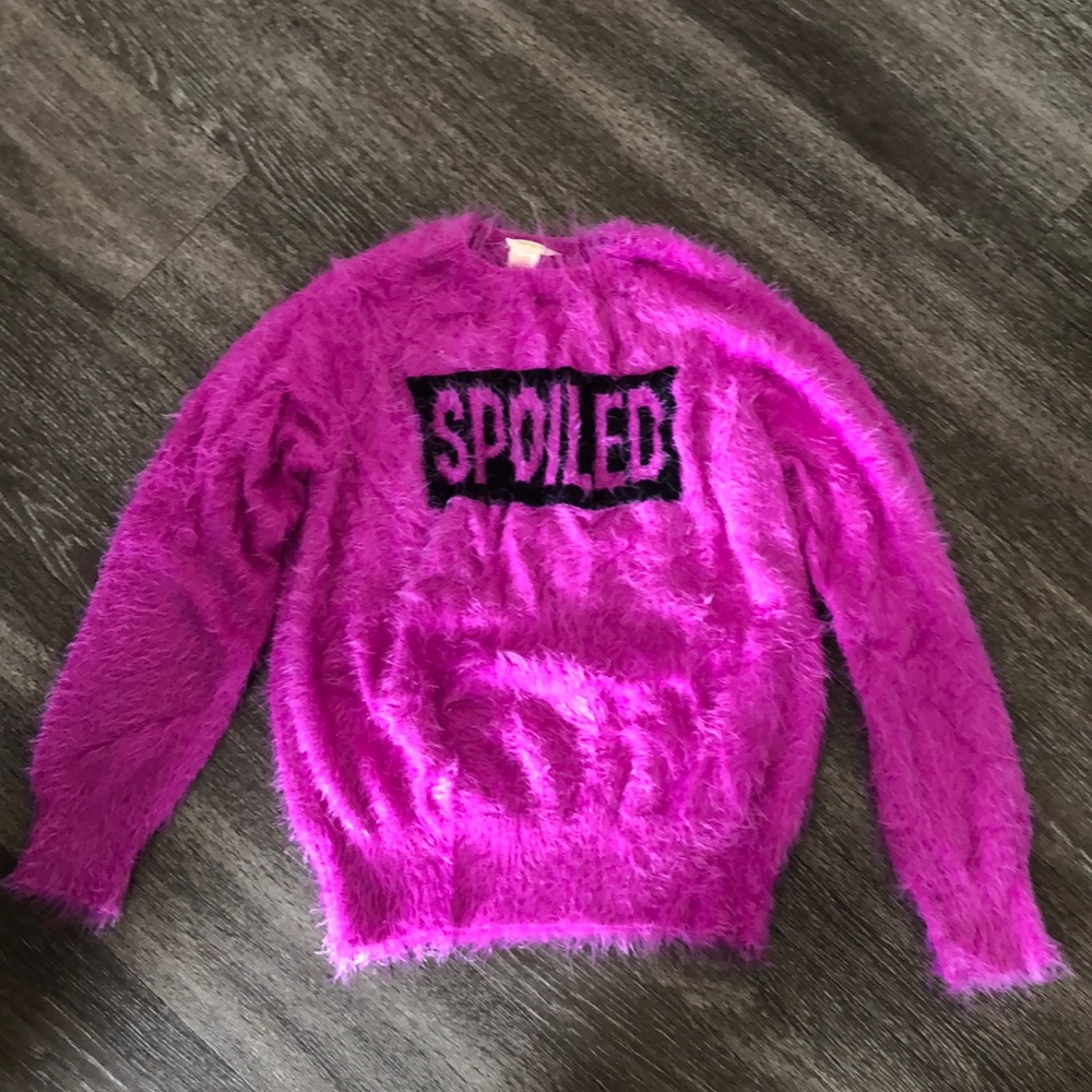 Super cute sweater!